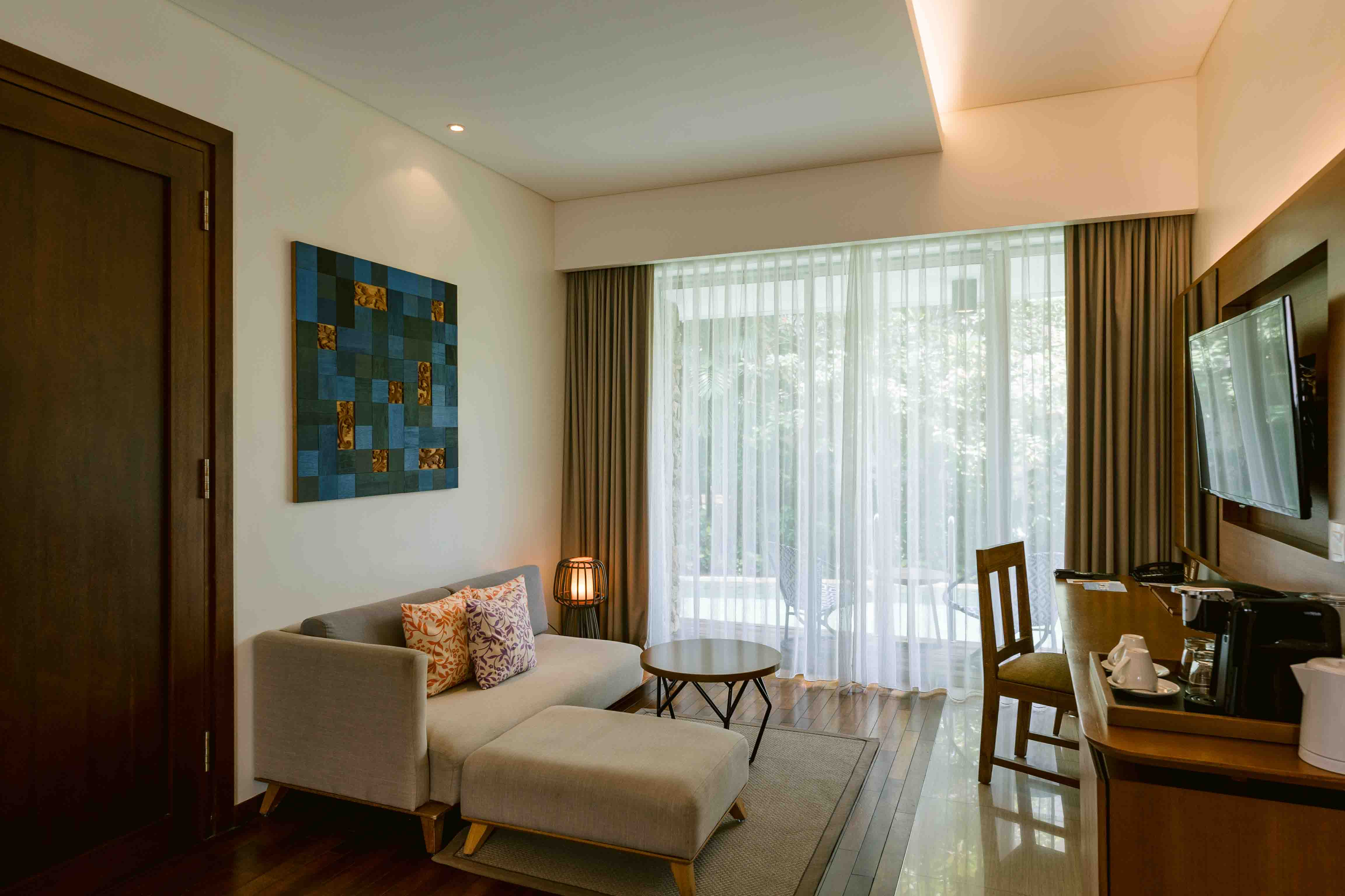 Deluxe Pool Acces - Living Area