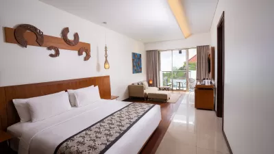 Deluxe Building - King Bed