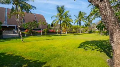 Lobby Garden - Facing Lobby